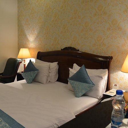 โฮเต็ล เอ็มเพอร์เรอร์ ปาล์มส์ Hotel นิวเดลี ภายนอก รูปภาพ