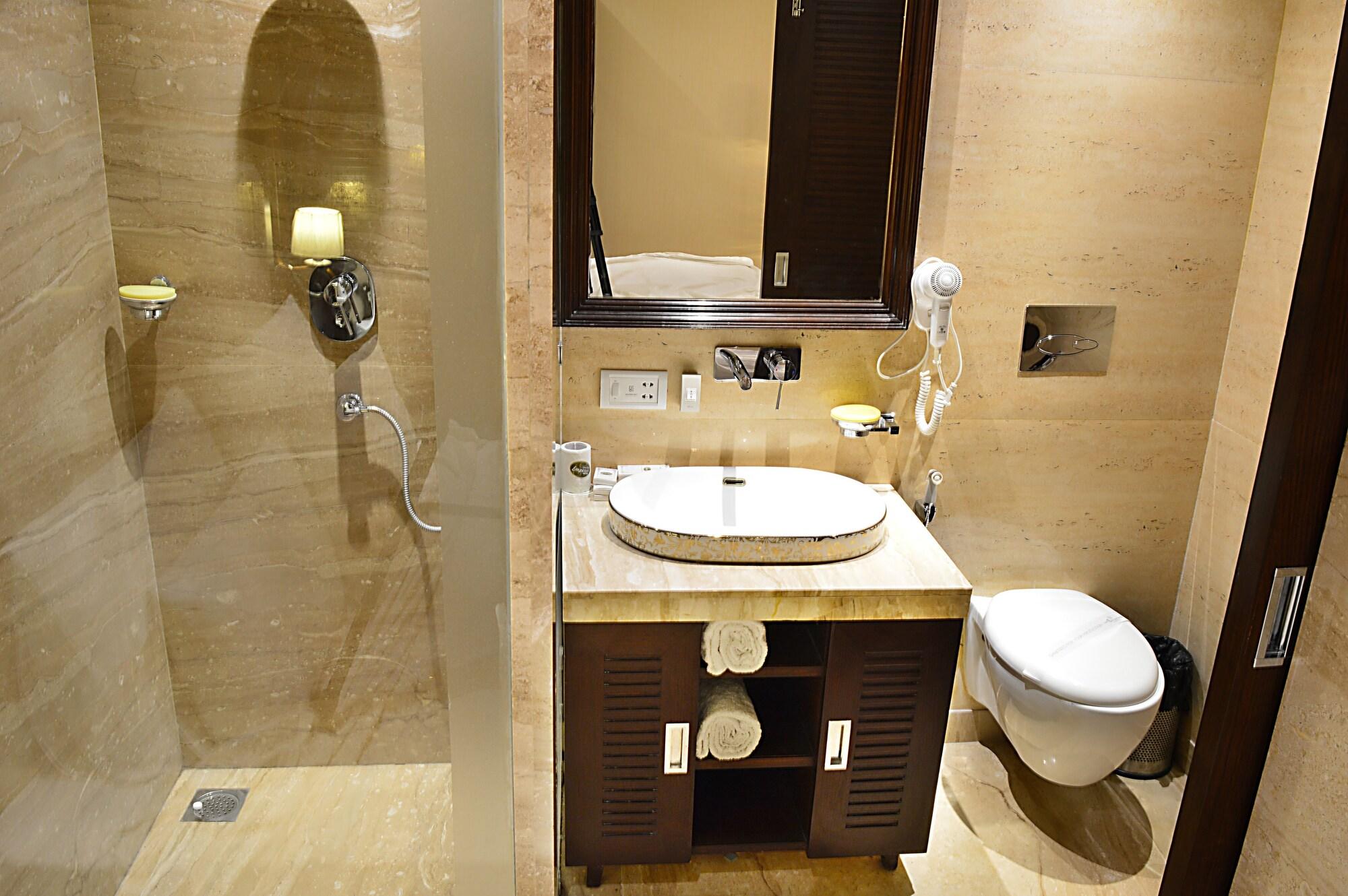 โฮเต็ล เอ็มเพอร์เรอร์ ปาล์มส์ Hotel นิวเดลี ภายนอก รูปภาพ