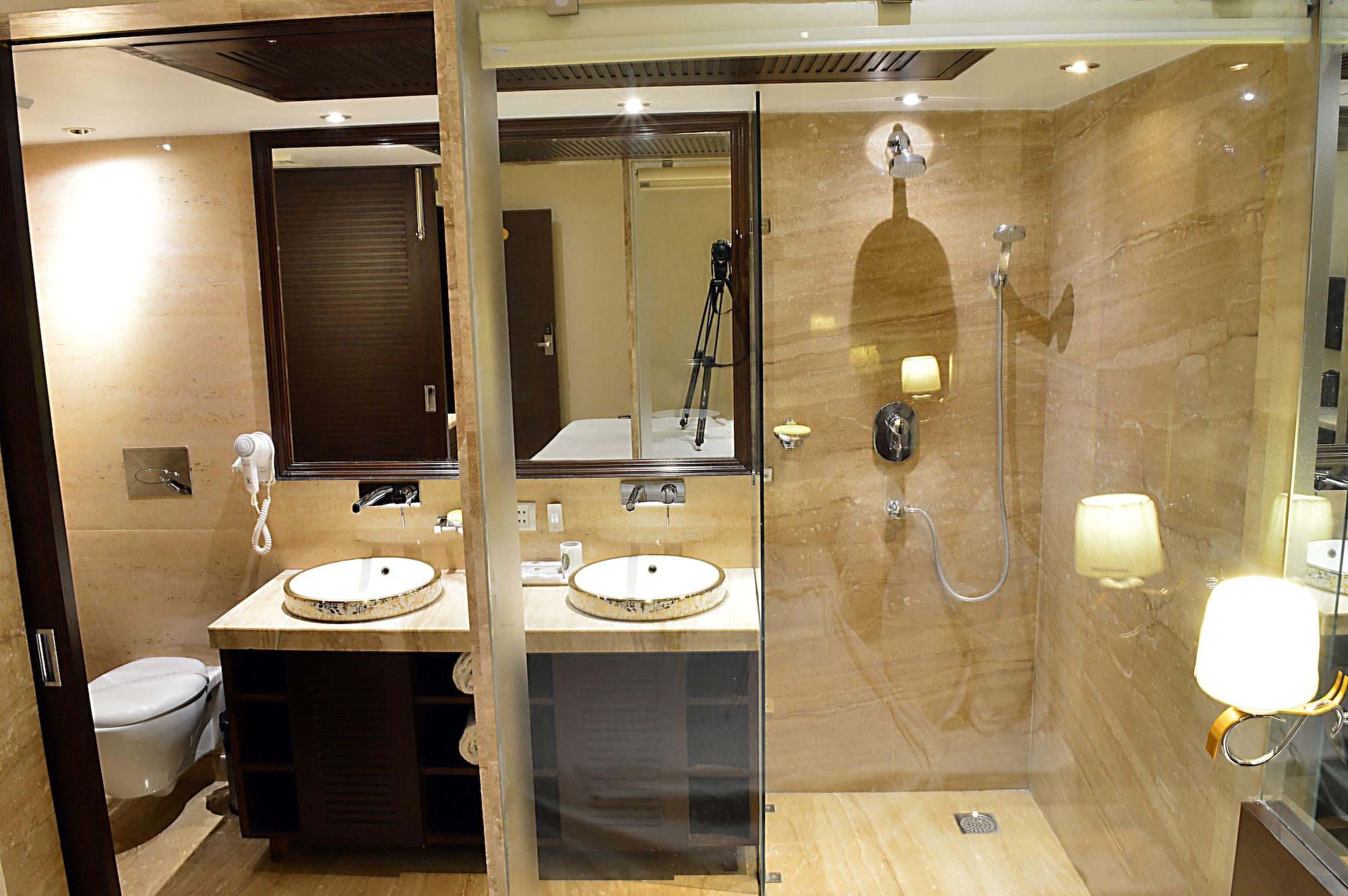 โฮเต็ล เอ็มเพอร์เรอร์ ปาล์มส์ Hotel นิวเดลี ภายนอก รูปภาพ