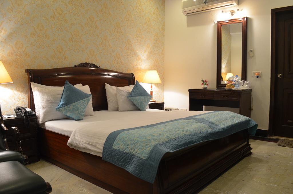 โฮเต็ล เอ็มเพอร์เรอร์ ปาล์มส์ Hotel นิวเดลี ภายนอก รูปภาพ