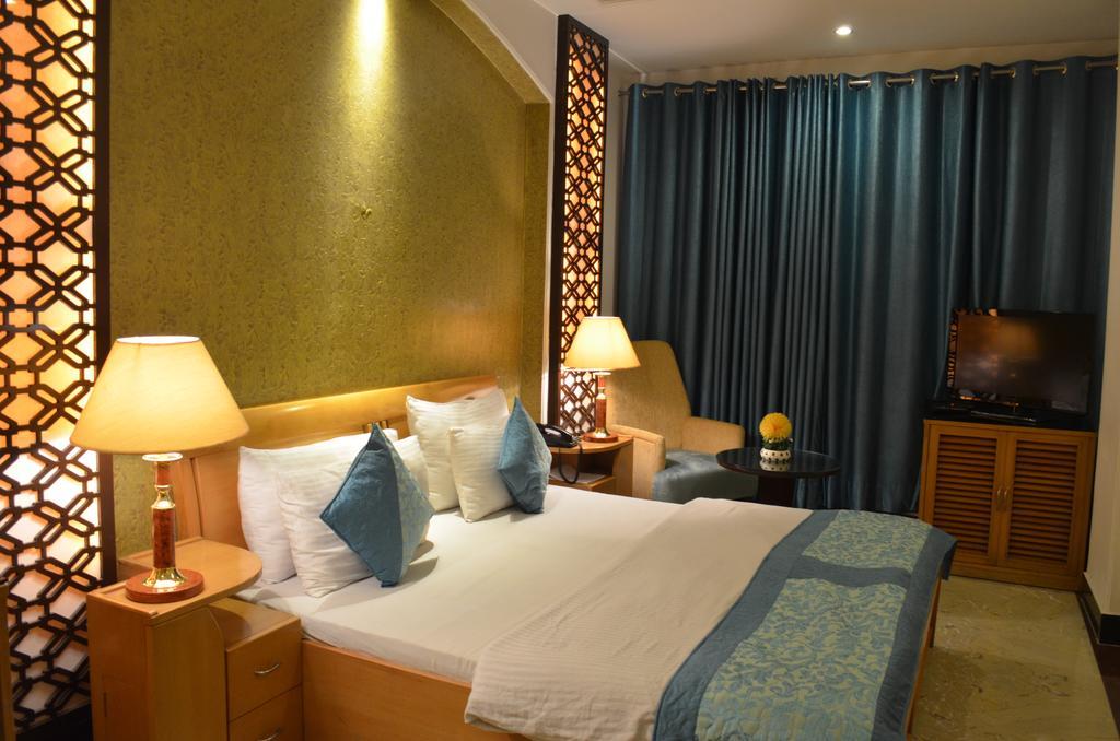 โฮเต็ล เอ็มเพอร์เรอร์ ปาล์มส์ Hotel นิวเดลี ภายนอก รูปภาพ