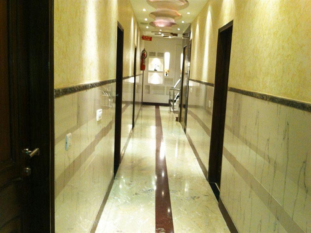 โฮเต็ล เอ็มเพอร์เรอร์ ปาล์มส์ Hotel นิวเดลี ภายนอก รูปภาพ