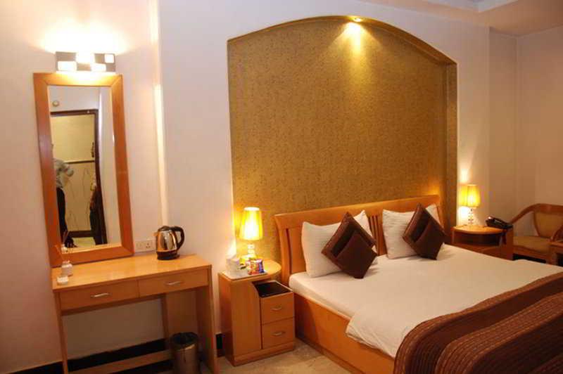 โฮเต็ล เอ็มเพอร์เรอร์ ปาล์มส์ Hotel นิวเดลี ภายนอก รูปภาพ