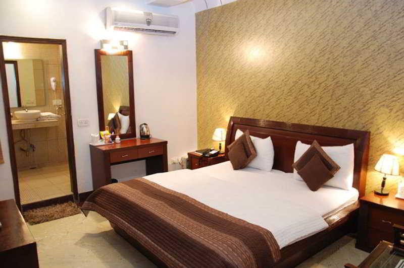 โฮเต็ล เอ็มเพอร์เรอร์ ปาล์มส์ Hotel นิวเดลี ภายนอก รูปภาพ