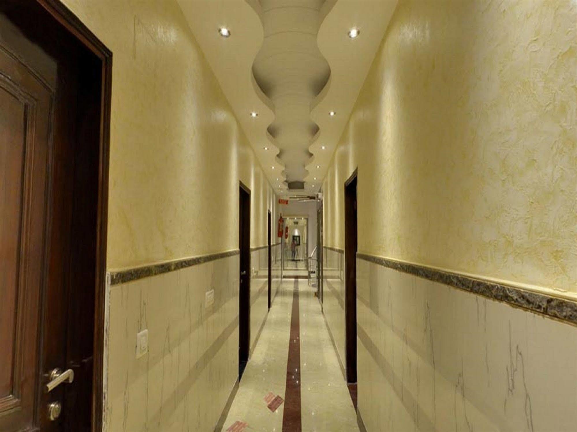 โฮเต็ล เอ็มเพอร์เรอร์ ปาล์มส์ Hotel นิวเดลี ภายนอก รูปภาพ