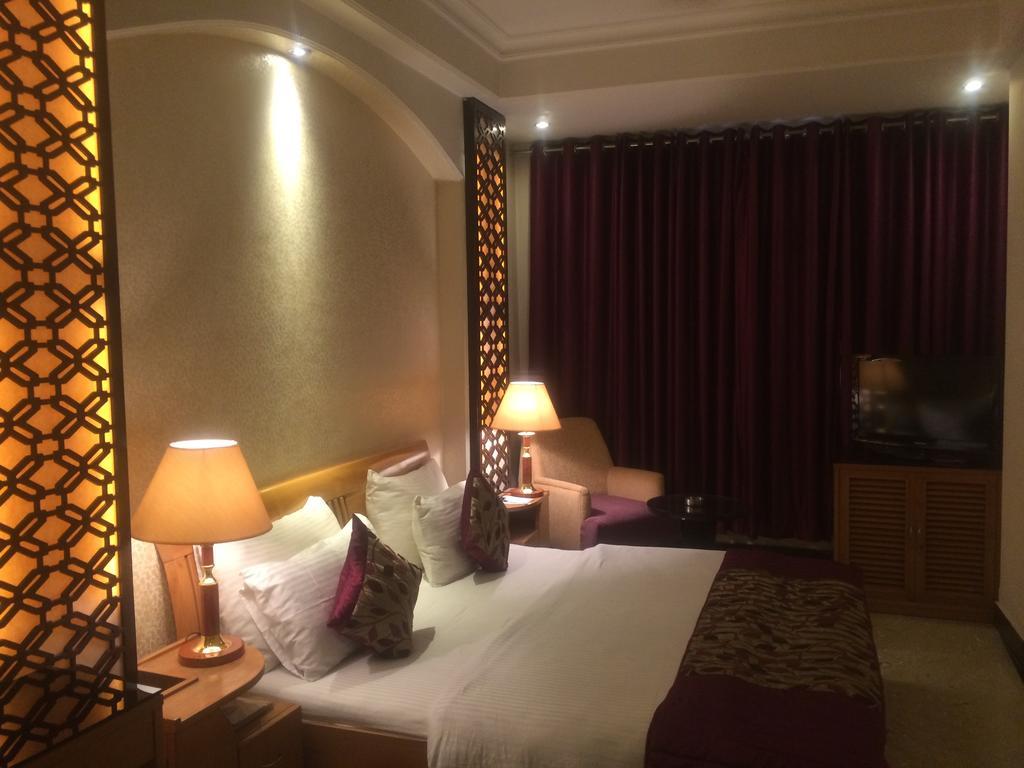 โฮเต็ล เอ็มเพอร์เรอร์ ปาล์มส์ Hotel นิวเดลี ห้อง รูปภาพ